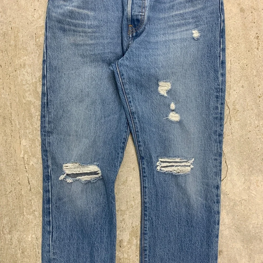 Levis Jeans 28x28 Blue Pants 501 Button Fly Straight Distressed Denim Tag 28x30‎